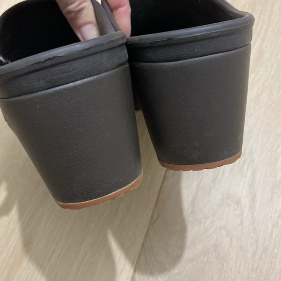 Crocs Clogs - Picture 4 of 7